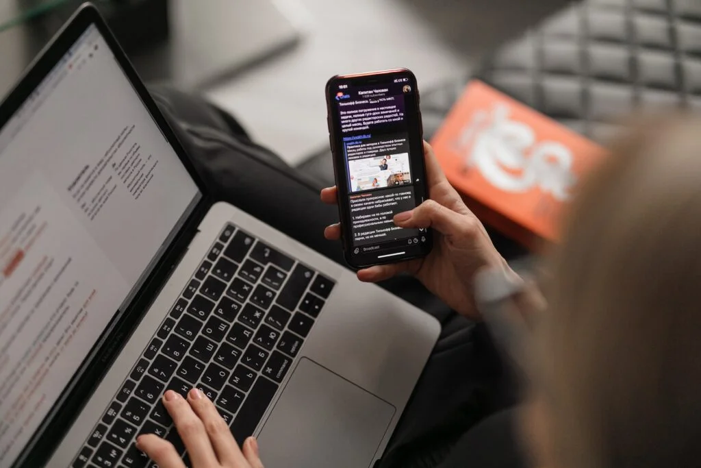 responsive design webdesign mobile phone and laptop